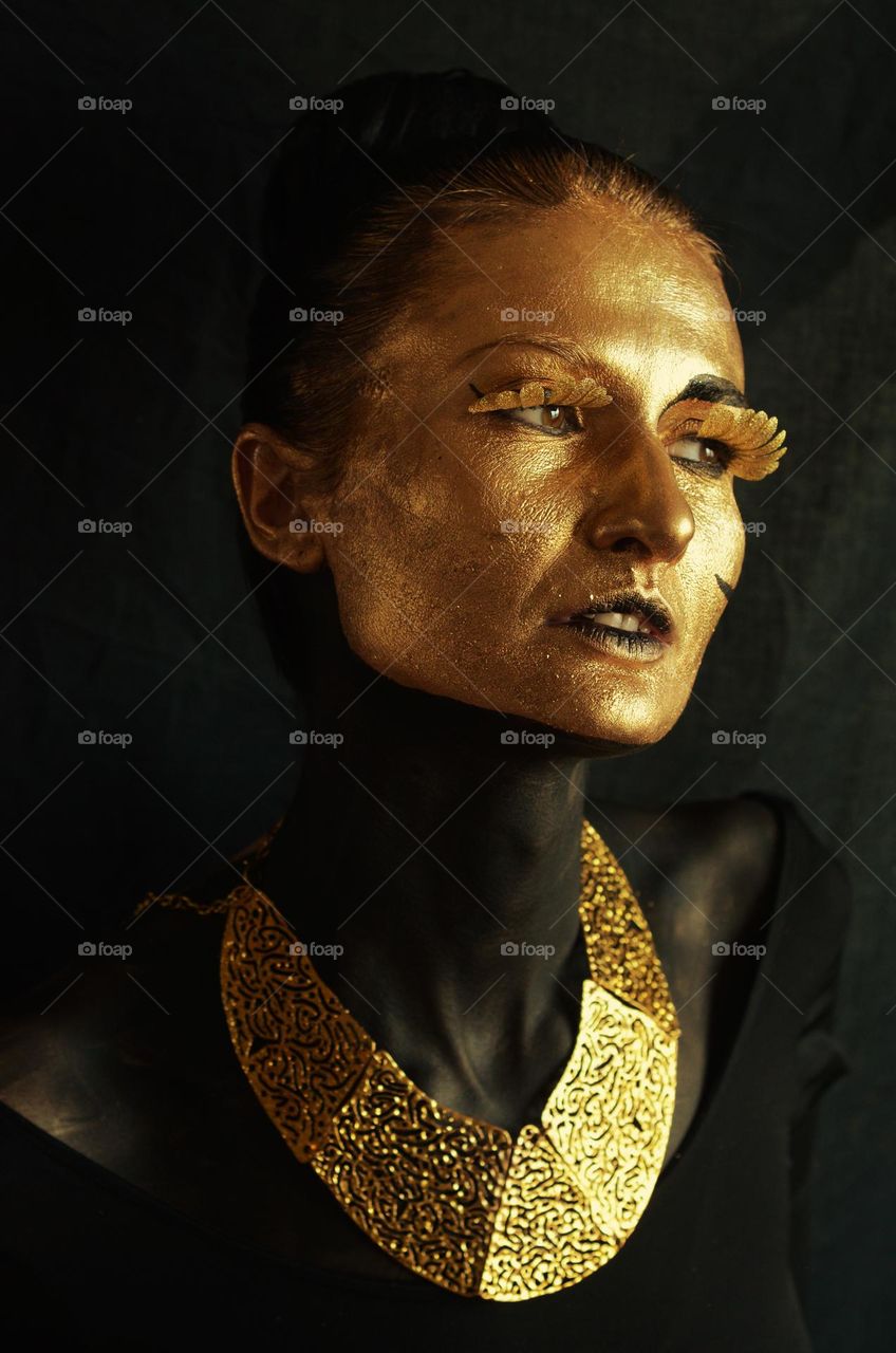 gold face