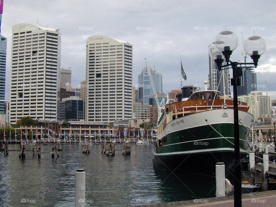 SYDNEY, AUSTRALIA THE SYDNEY HARBOUR DOCK