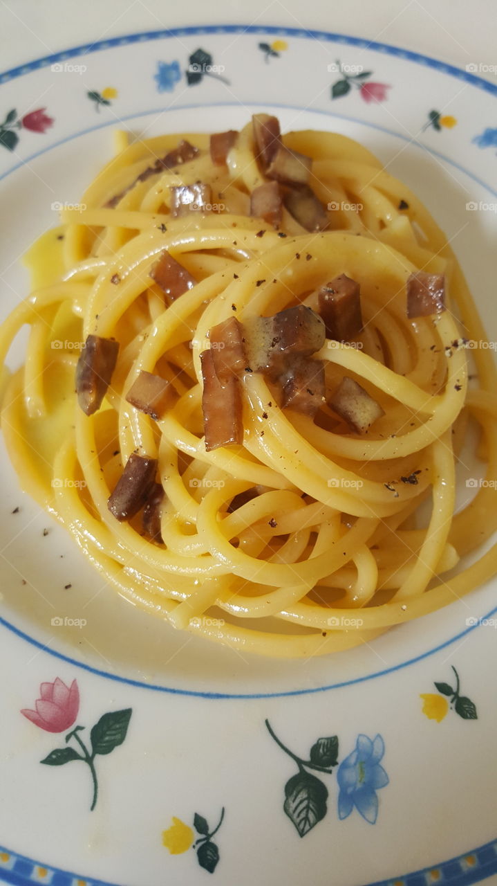 vegetarian carbonara with seitan