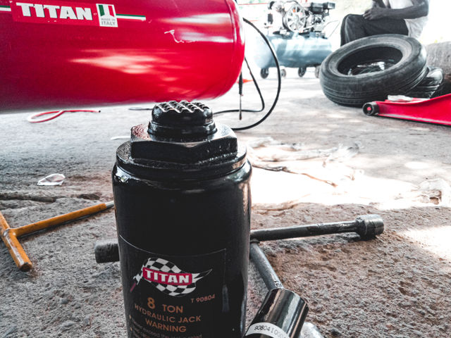Tyre fixing workshop with good tool brands
