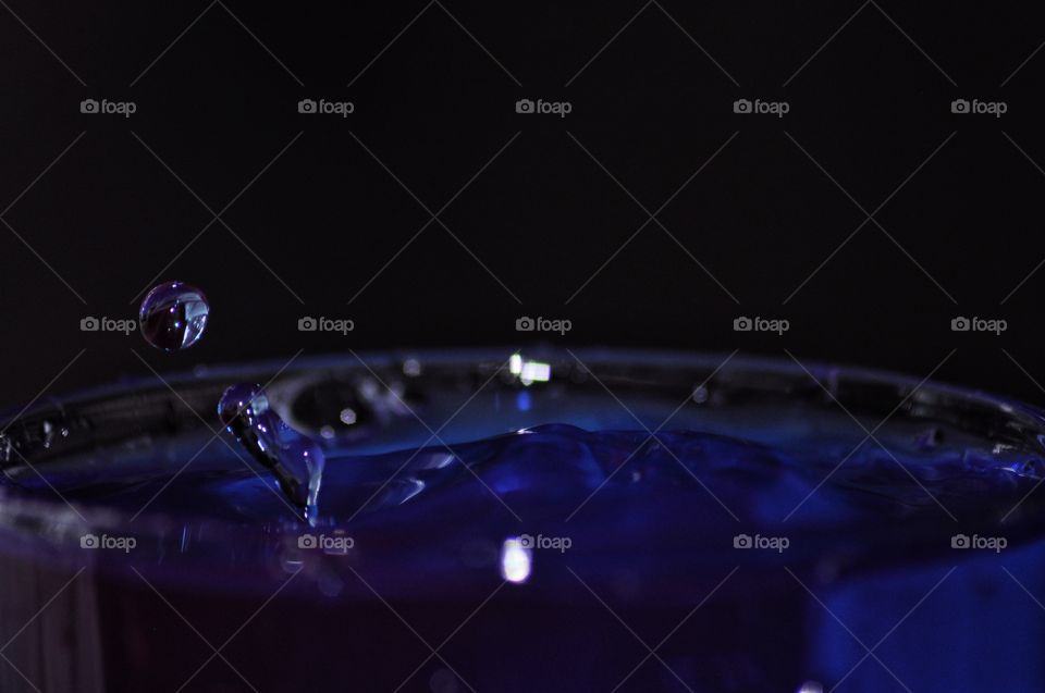 water droplets captured with high speed sync