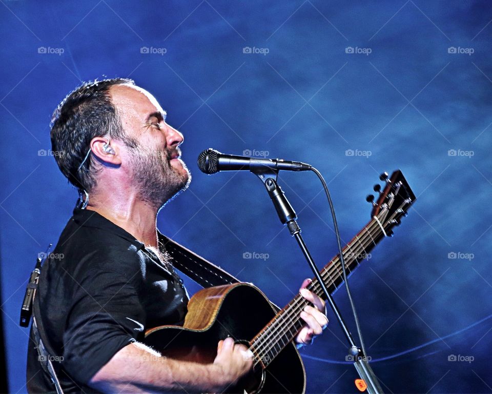 Dave Matthews performing in concert