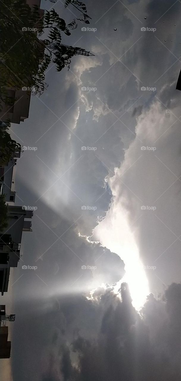 Heal with the universe💫 
With the full of grey clouds as my thoughts and gleams of sunshine as my spirit