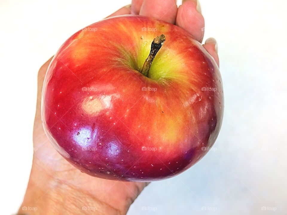 One apple a day keeps the doctor away 