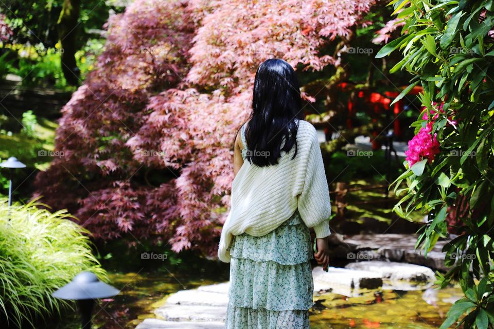 Young woman in the garden 