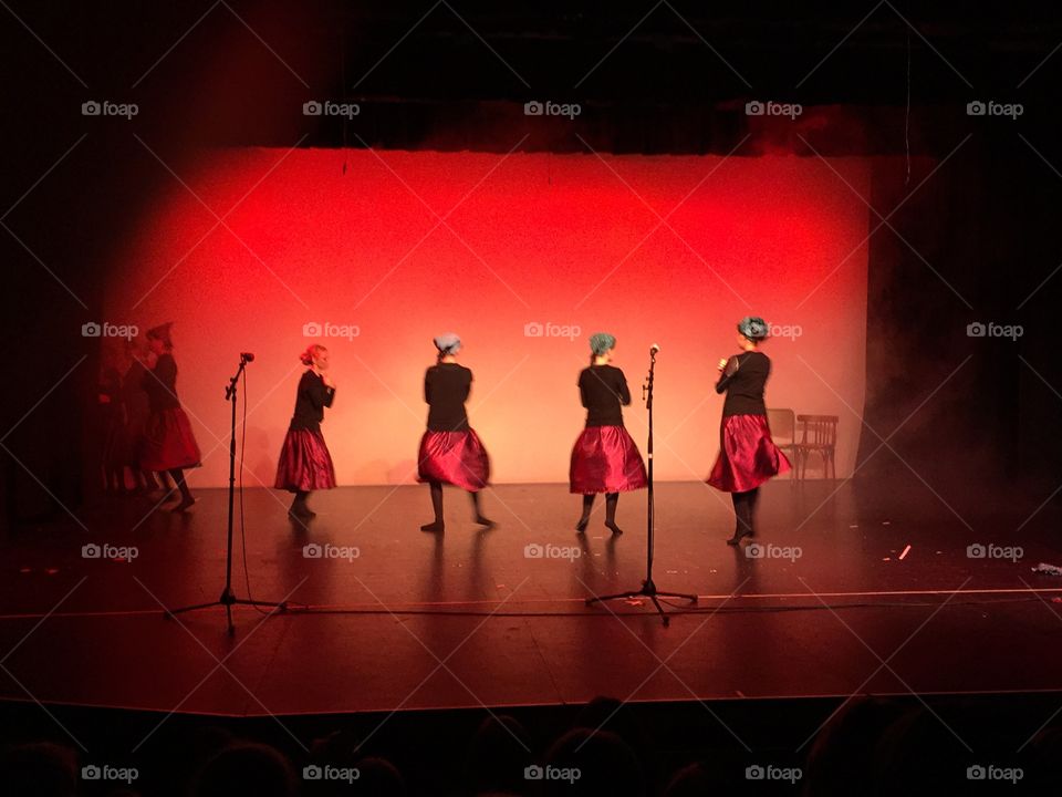 Dancers in red 