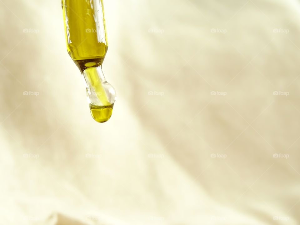 Pipette with cdb oil