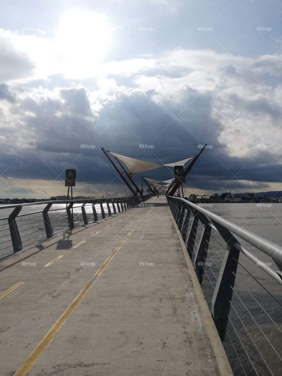 Puente Guayaquil hacia la Isla Santay.