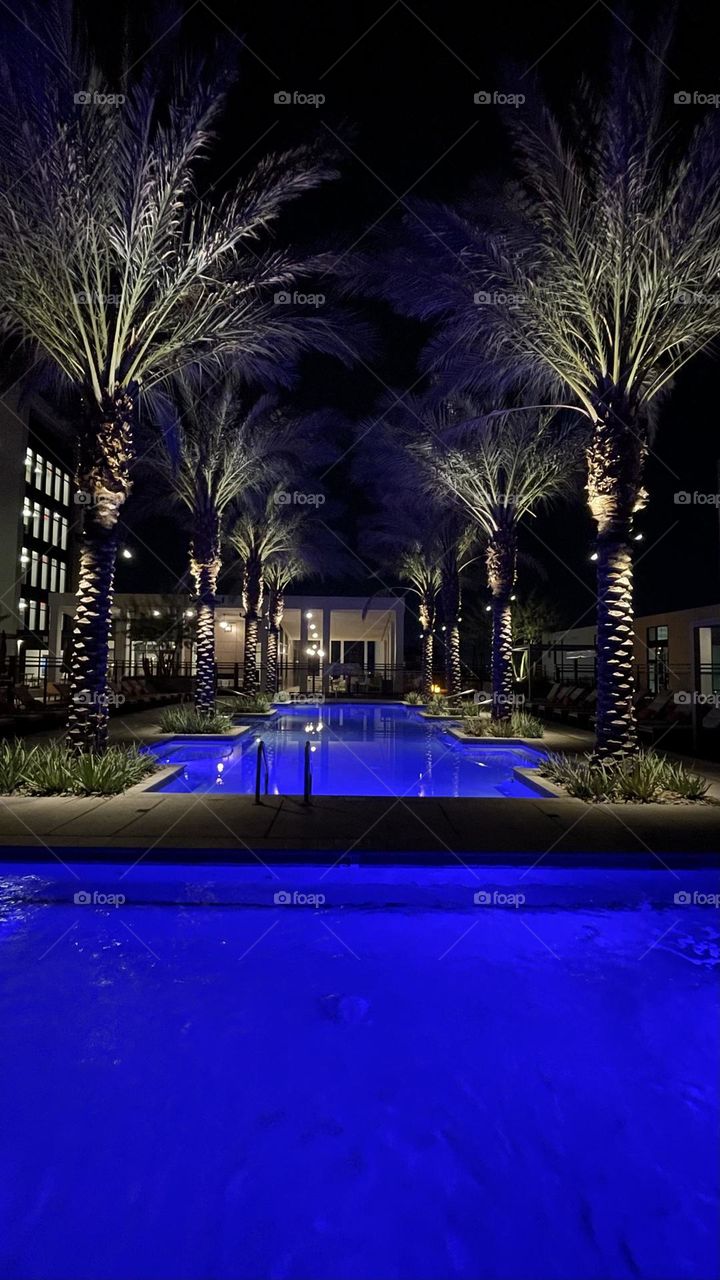 Apartment complex pool and hot tub in Phoenix, AZ