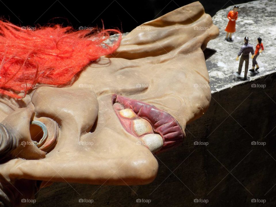 The world of liliput, giant mask