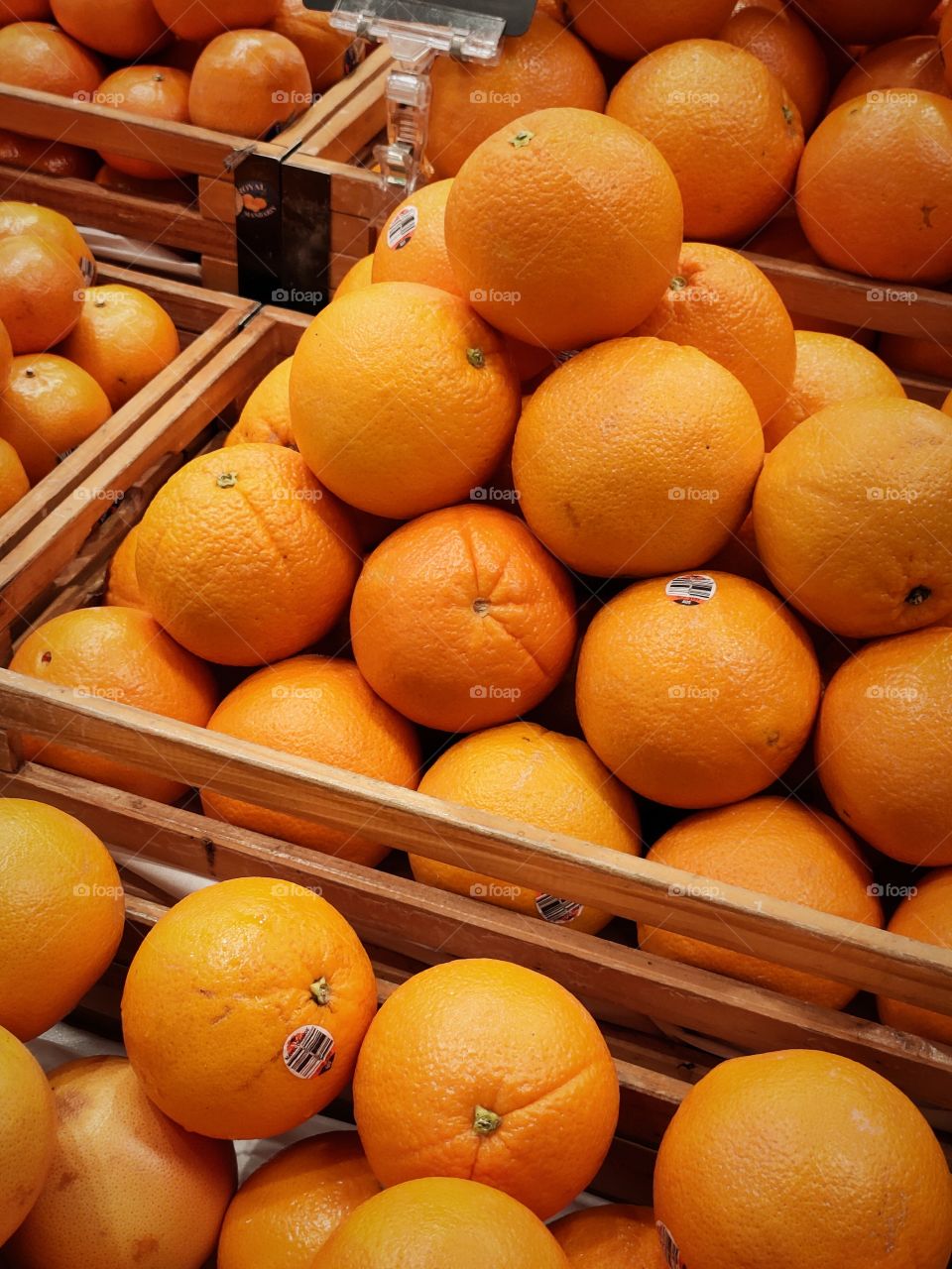 fresh oranges fruit in market