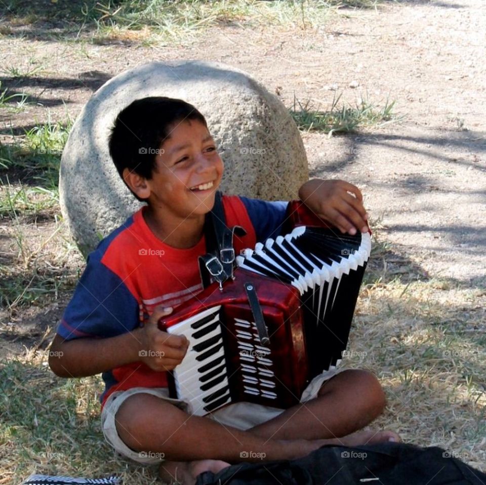 The accordion boy