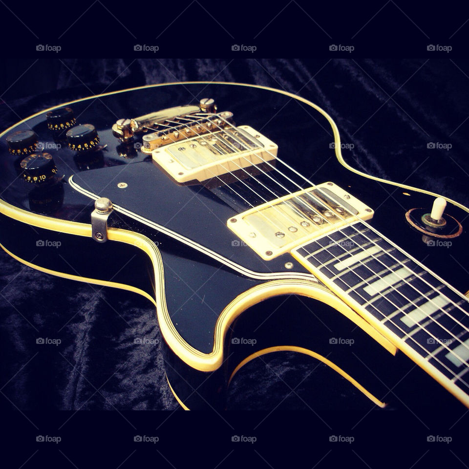 gold retro guitar black by jeppaer