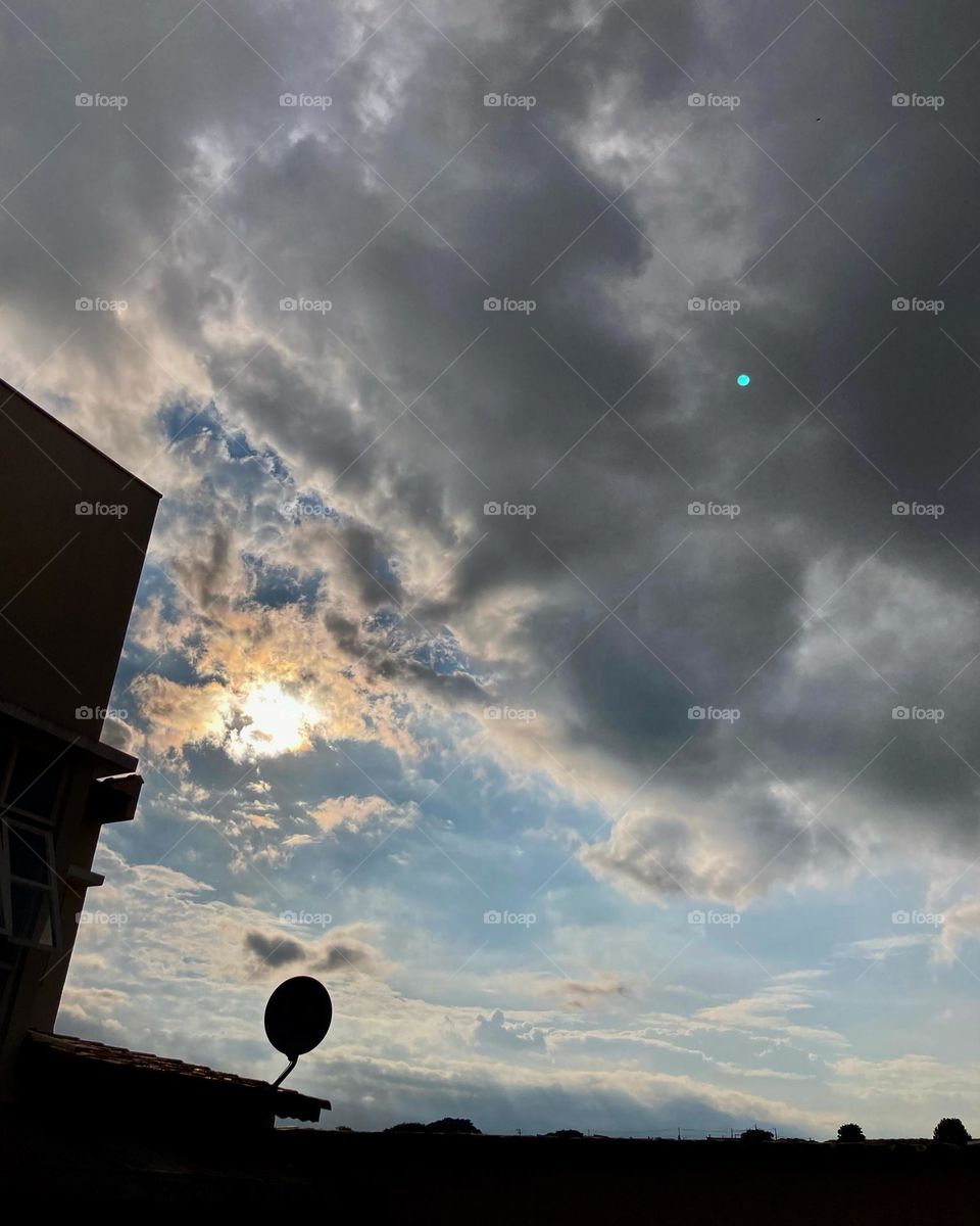 🌄🇺🇸 An extremely rainy dawn in Bragança Paulista, interior of Brazil. Cheer the nature! / 🇧🇷 Um amanhecer extremamente nublado em Bragança Paulista, interior do Brasil. Viva a natureza! 