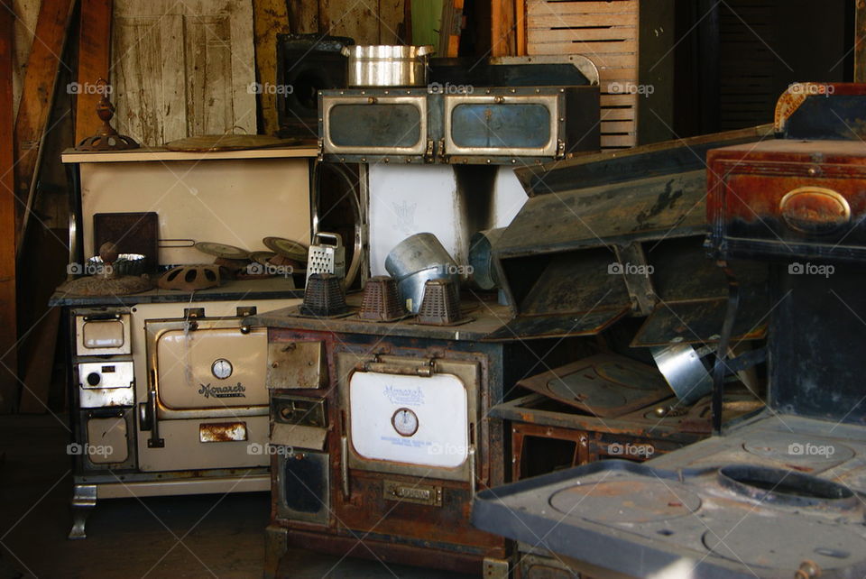OLD FASHIONED KITCHEN