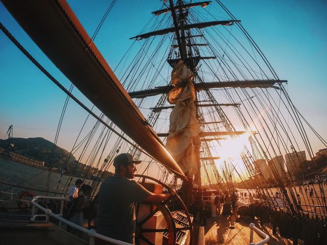 Cisne Branco. Cisne Branco, é o nome do Navio-Veleiro da Marinha, que atracou no Porto de Vitória-ES para visitação.