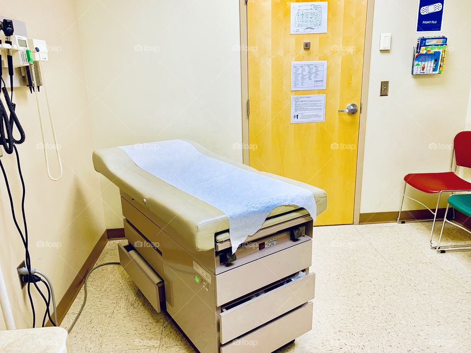 Clinic bed 