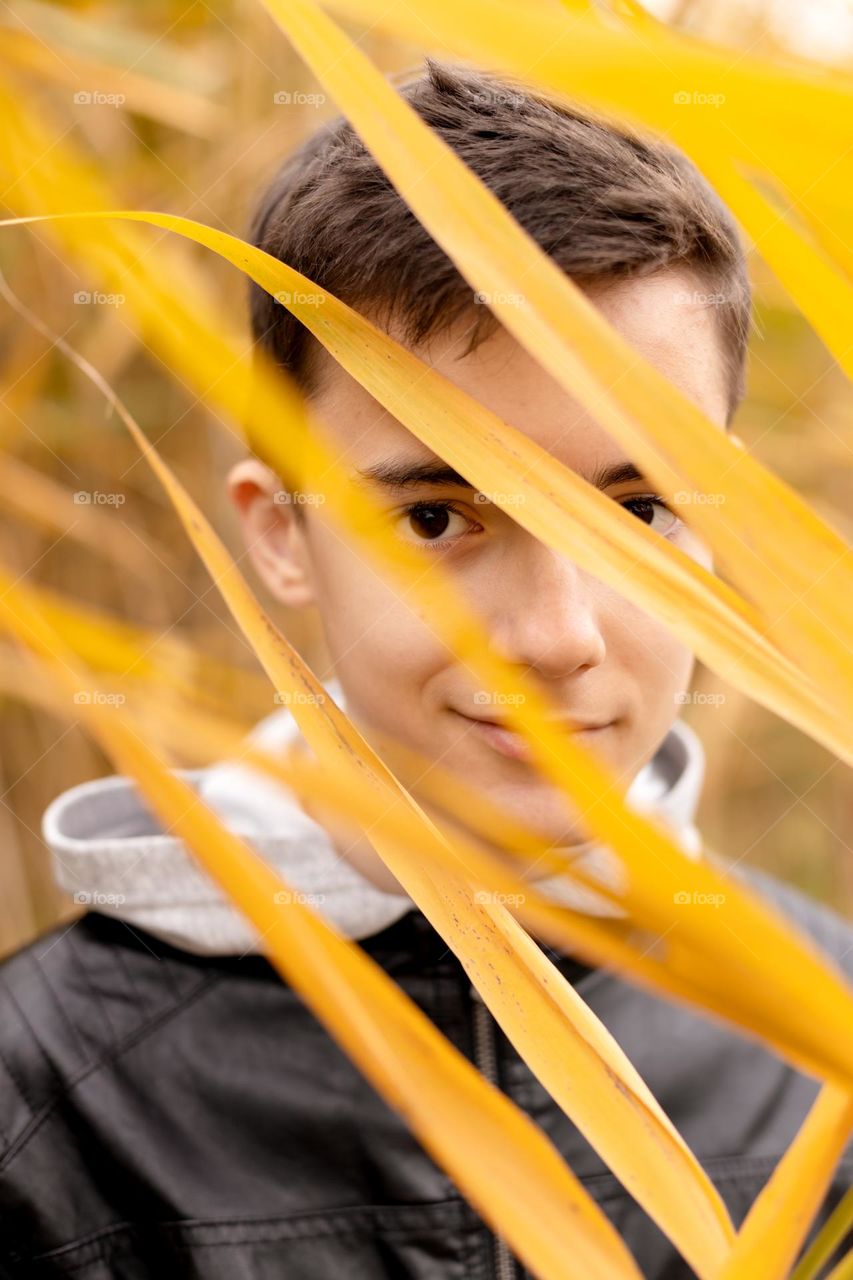 Portrait of teenage boy.