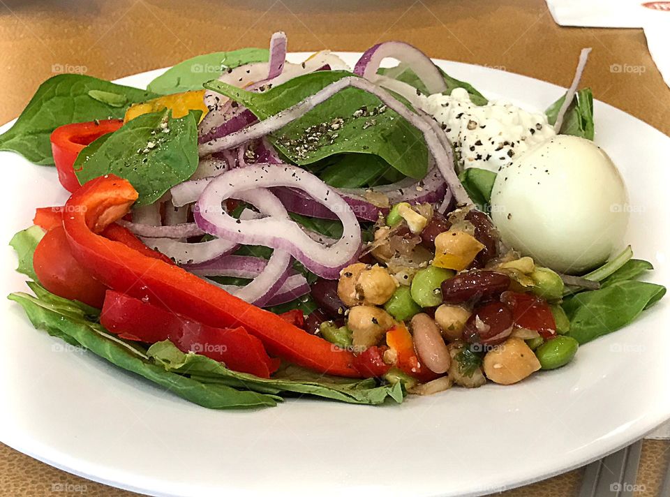 Luscious healthy salad ready to enjoy and savor all the flavors of the vegetables and legumes.