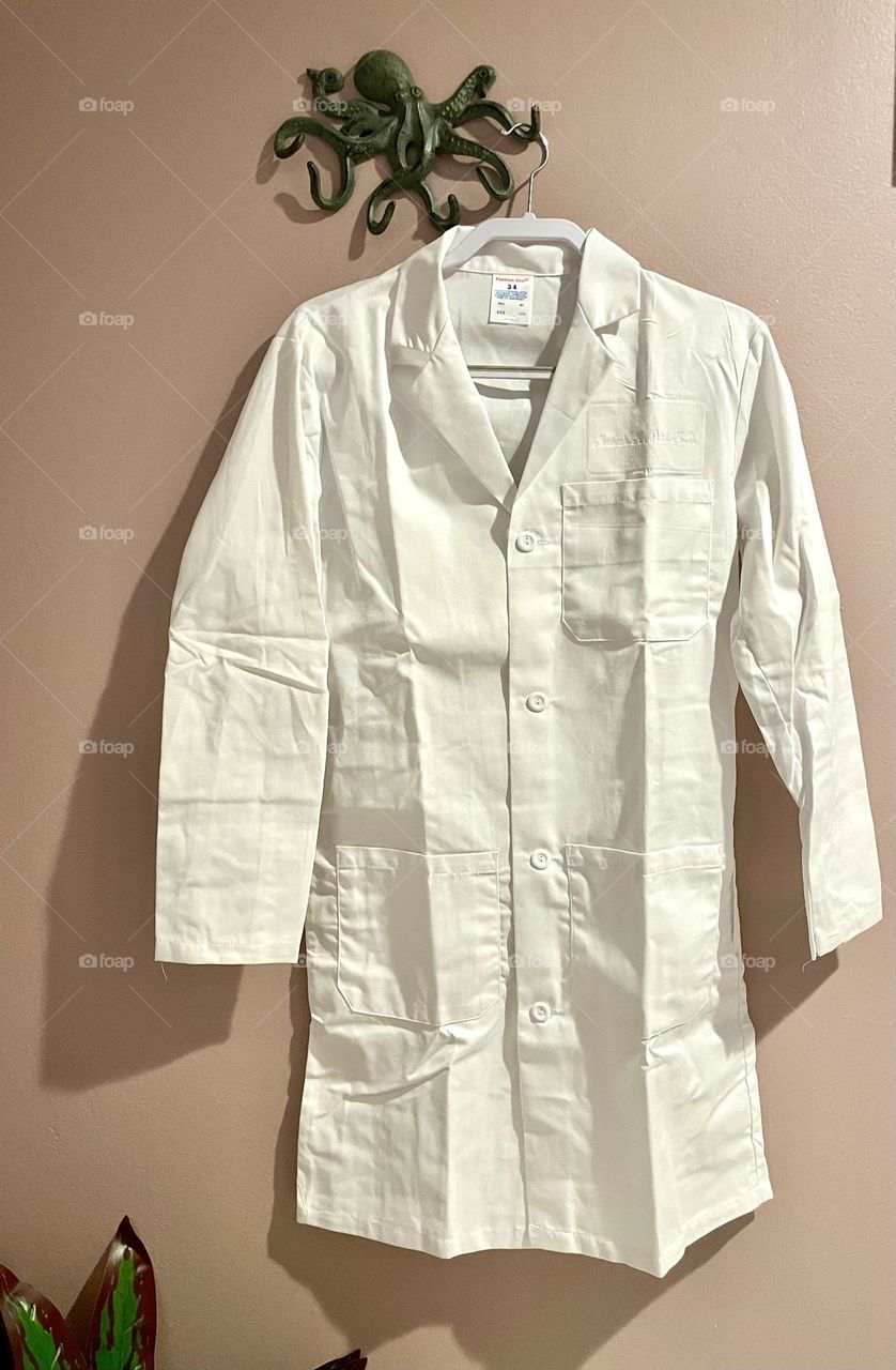 Doctors white coat hanging up, retired doctors uniform, wearing white coats in medicine, long white coat 