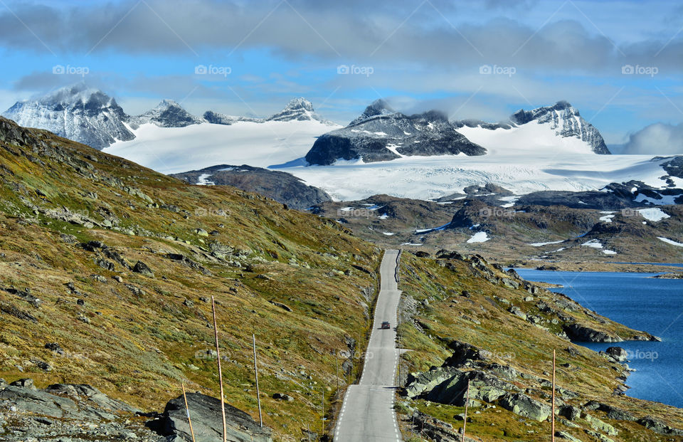 Road rises to over 1300m