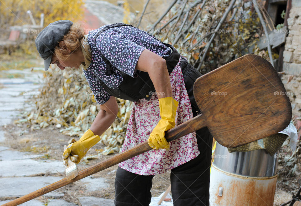 Countryside lifestyle, baker peel, baker shovel painting