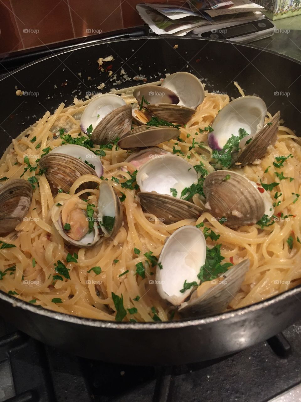 Clams with linguini in a white wine sauce 