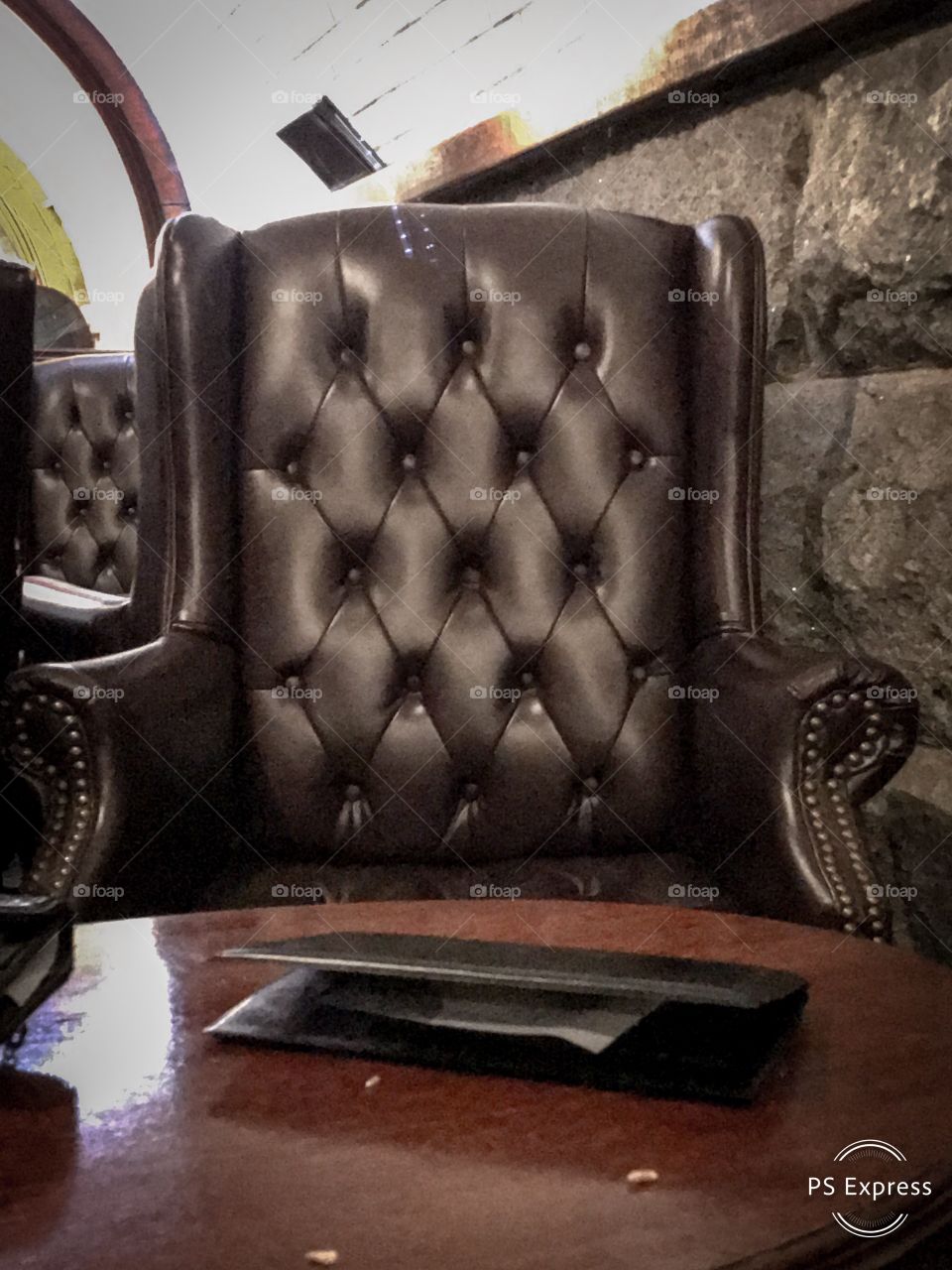 Leather chair dimpled restaurant bar puffy seat