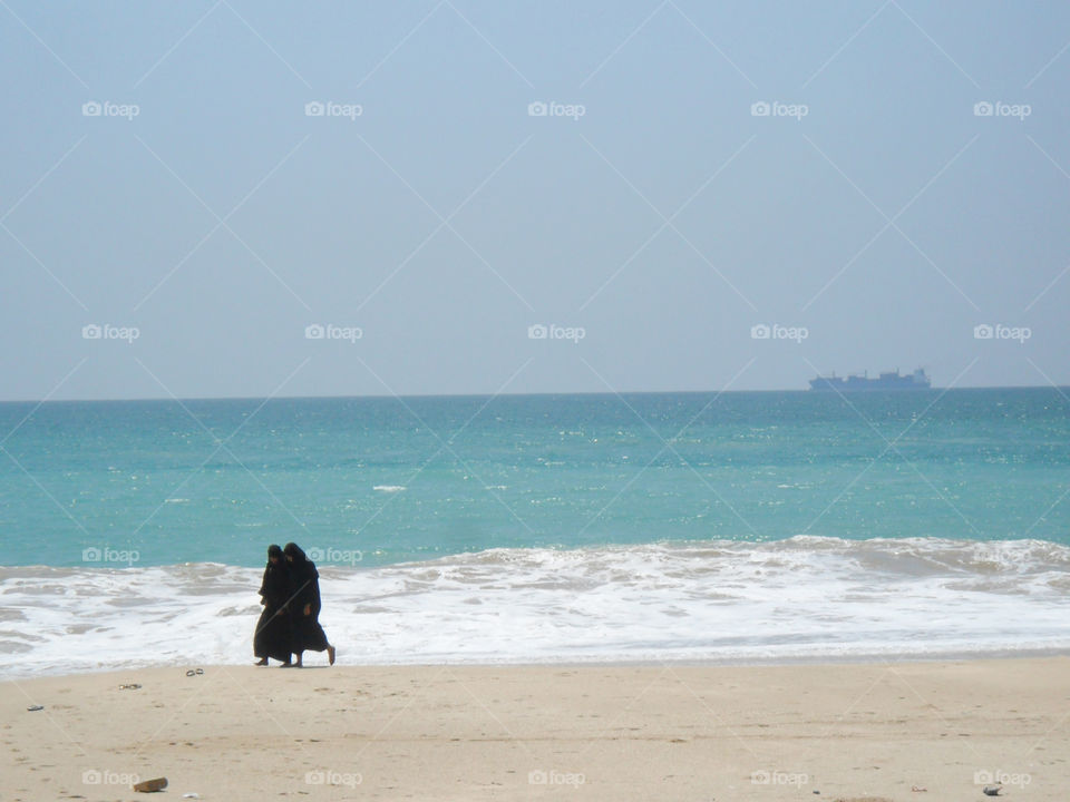 peaceful evening beach, sea and sea wind, blue sky and blue sea, sea and sea waves, these beatutyful nature and friendship