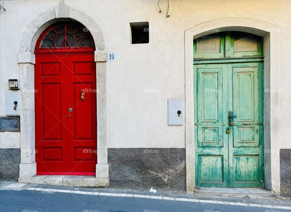 Complimentary front doors.