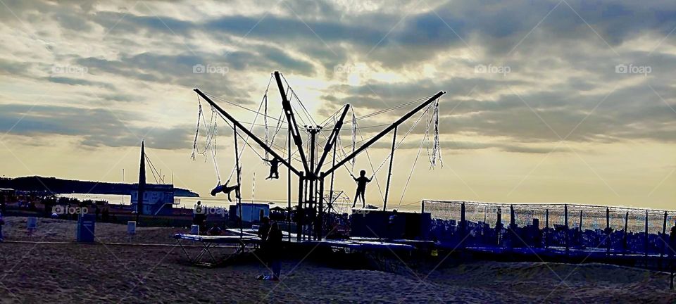 In “Warnemünde” in former “East Germany” by the “Baltic Sea” an amusement park is open all year similar to “Coney Island” in NY. This ride features full suspension in a harness and invites to practice acrobatic routines. 2023. Hypnotic Productions
