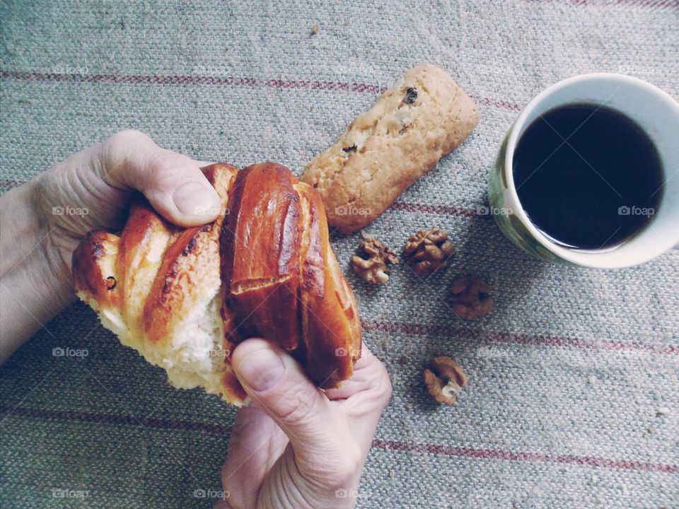 Close-up of hands break bread