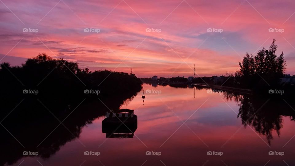 pink sunset - sunset on the rive 💗