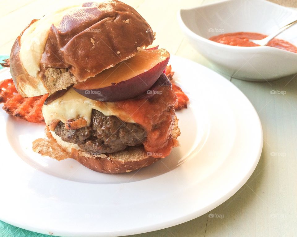 Peach and blue cheese burger 