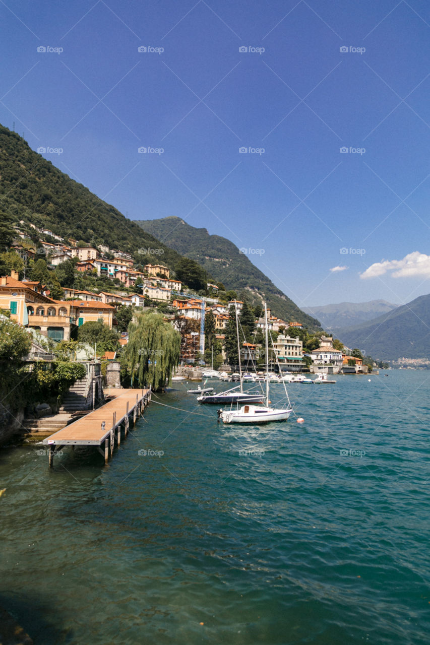 Lago Como no norte da Itália é um lugar lindo para se conhecer na Europa, com paisagens incríveis!