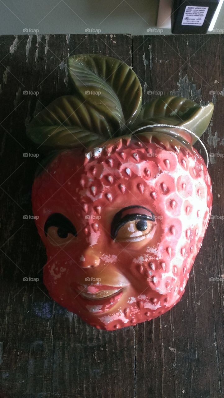 Vintage Strawberry String Holder