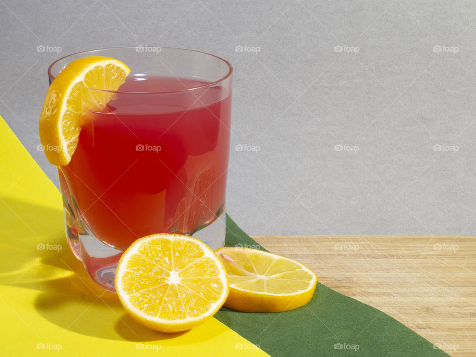 Citrus juice with lemon slices