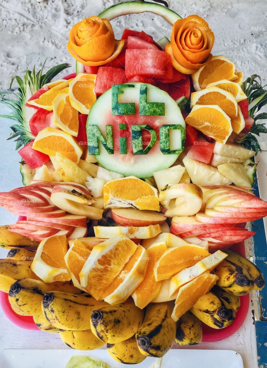 When you go out on a trip, food is one of the top priorities. Whether you admit to it or not, you cannot just stay sane if you're hungry and craving midway the trip. Here's what we had over lunch in Palawan. 🍎🍊🍋🍉🍓🍍