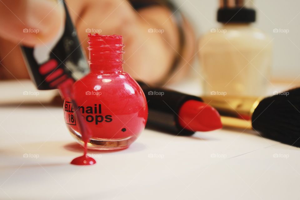 Nail pops 