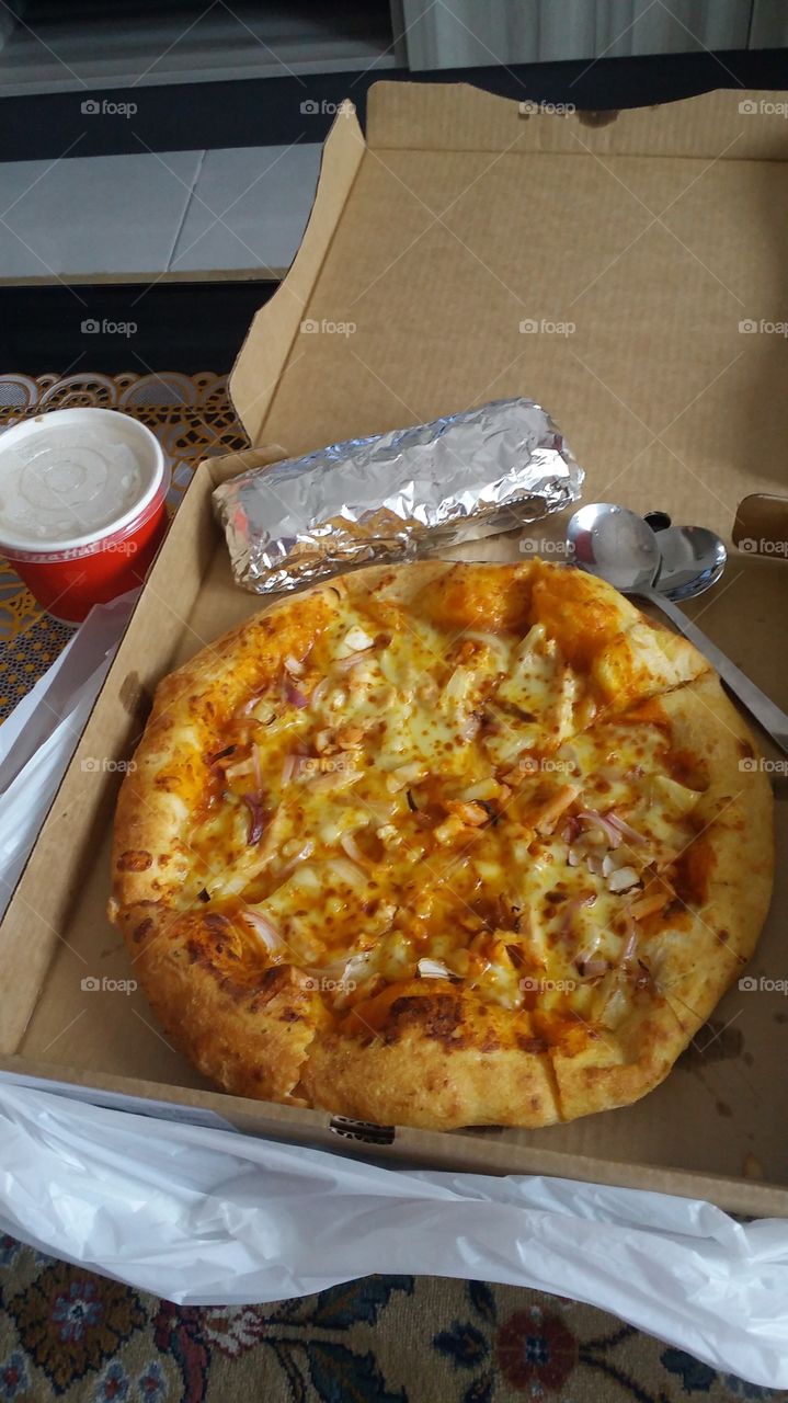 pizzahut for dinner, hmmm.. yummy!
