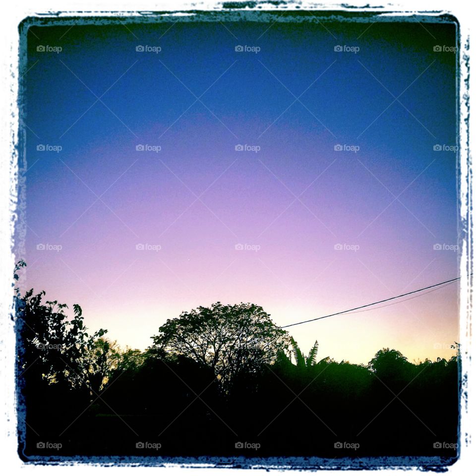 🌅Desperta, #Jundiaí!
Depois da #ventania e da #garoa gelada, um flagra nos míseros 5 minutos de #céu colorido!
Ótima #SegundaFeira a todos.
🍃
#morning
#alvorada
#natureza
#fotografia
#paisagem
#amanhecer
#mobgraphy
#FotografeiEmJundiaí