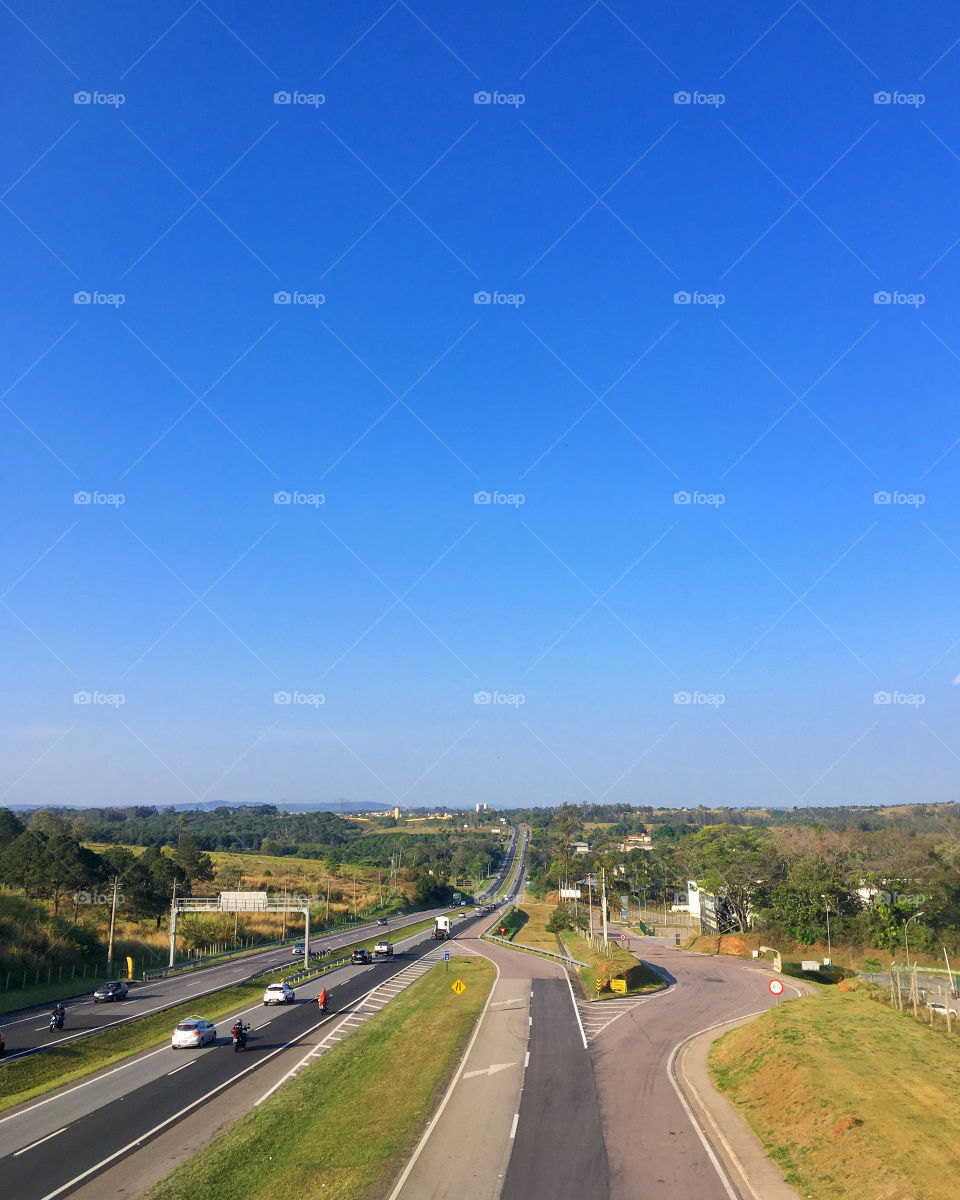 Agora, 16h30 em #Jundiaí. Vejam só o incrível #céu azul e quente no #horizonte infinito!
📸
#FOTOGRAFIAéNOSSOhobby
#landscapes #paisagem #pictures #photooftheday 