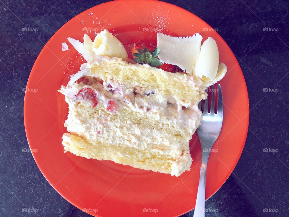 strawberry cake with condensed milk