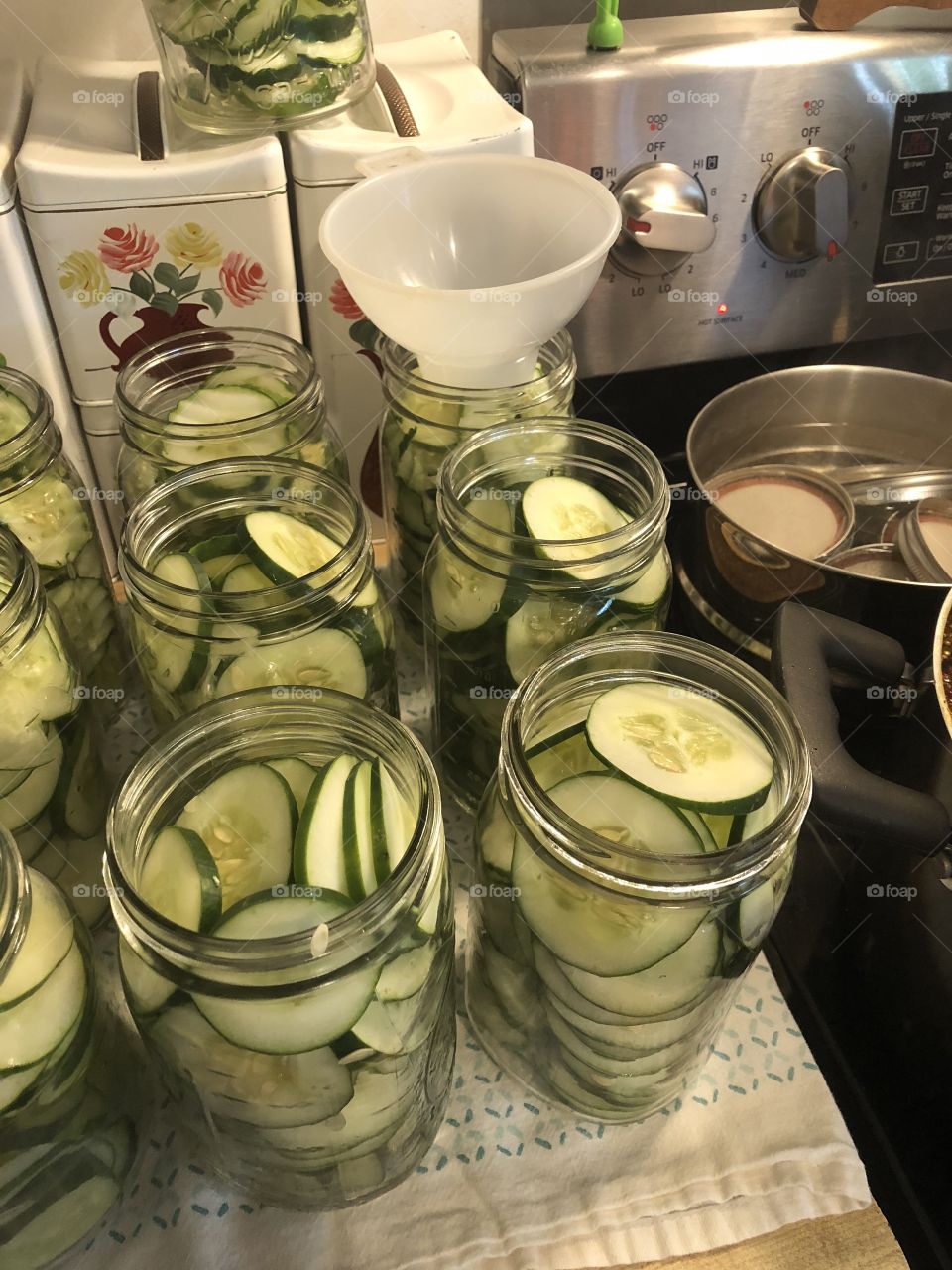 Canning pickles in jars