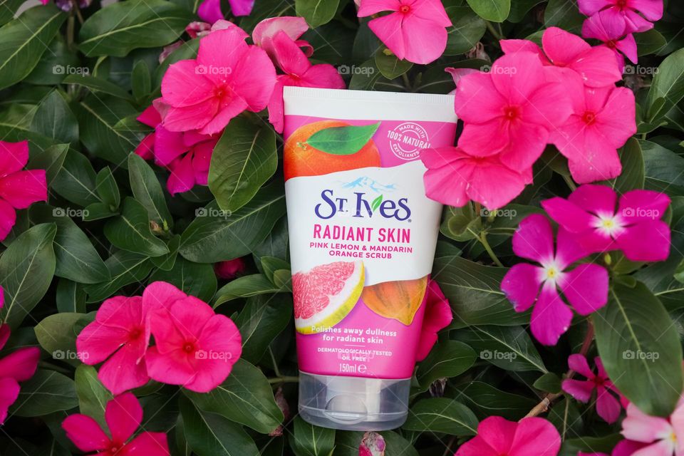 St.ives- radiant skin,  pink lemon and mandarine orange scrub