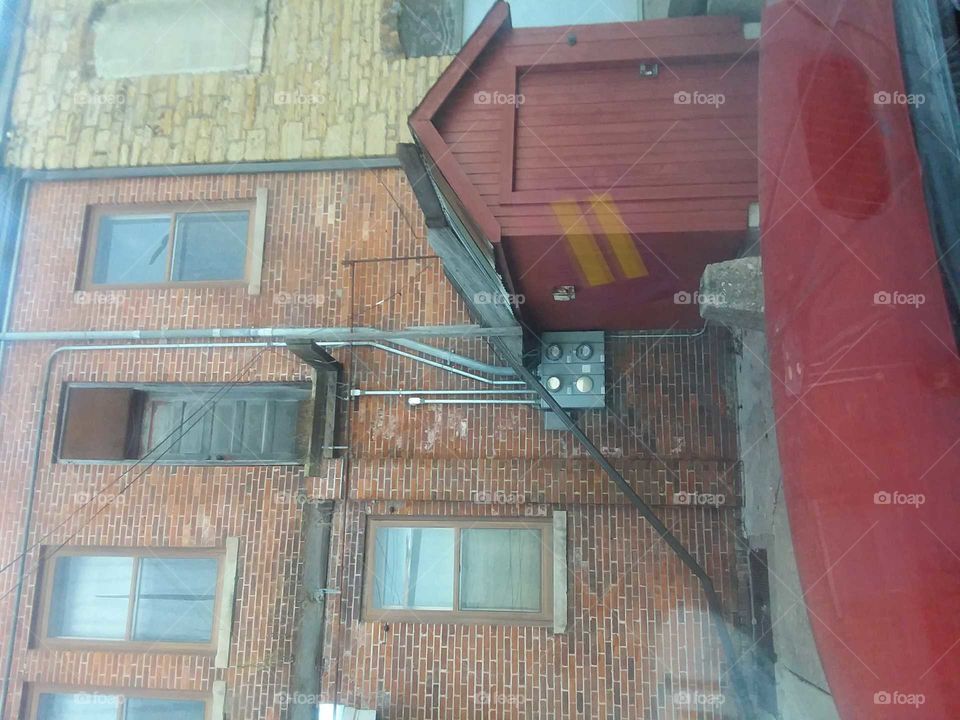 define red old pipes electric