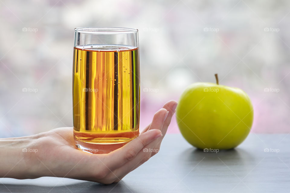 apple juice in glass