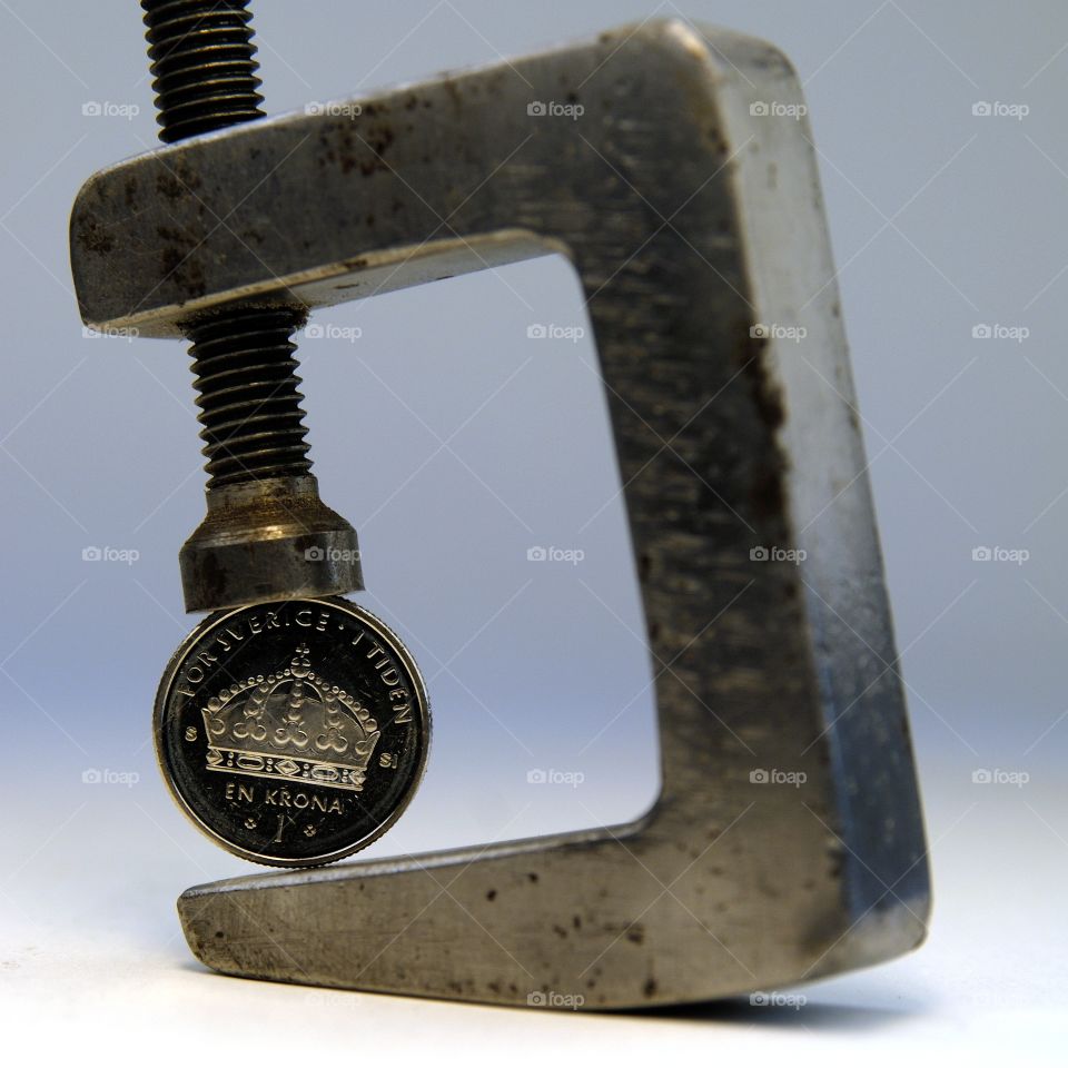 One Swedish crown, clamped under pressure