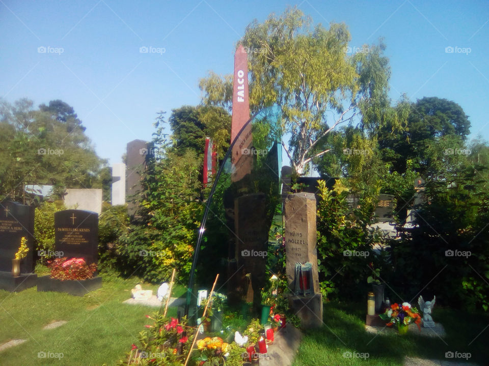 Falco's grave