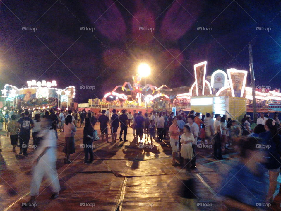 People at the amusement park by night